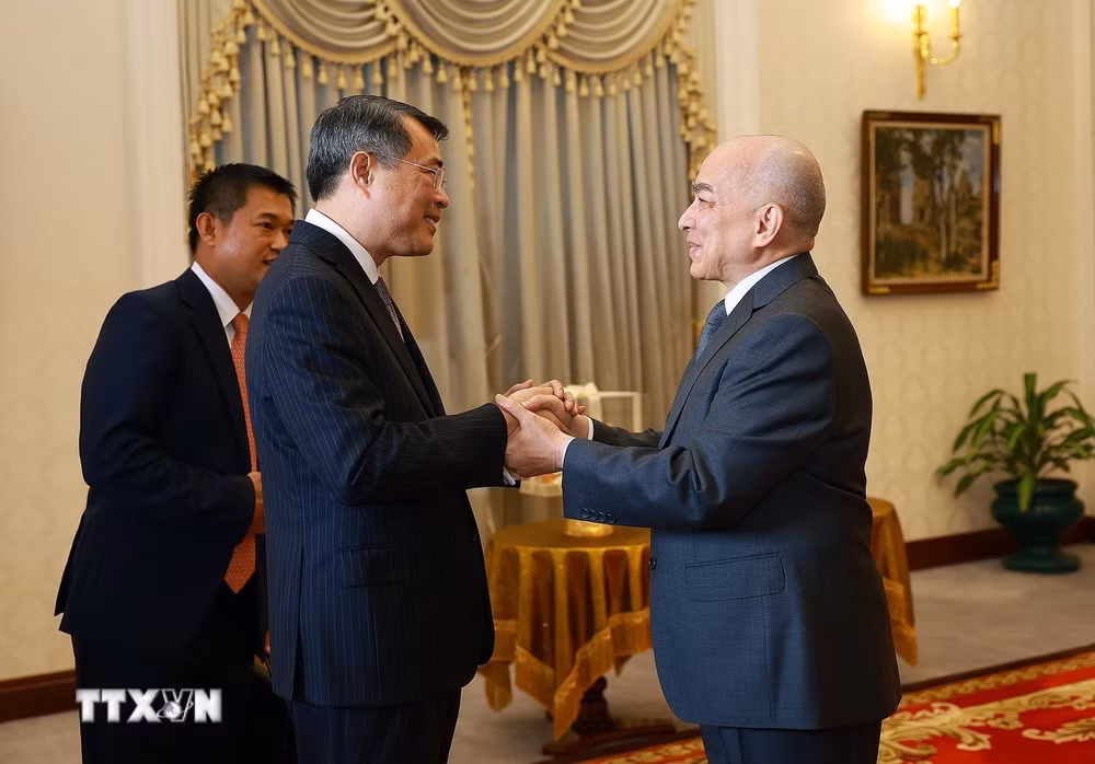 ttxvn_thu-tuong-le-minh-hung-chao-quoc-vuong-campuchia-1.jpg