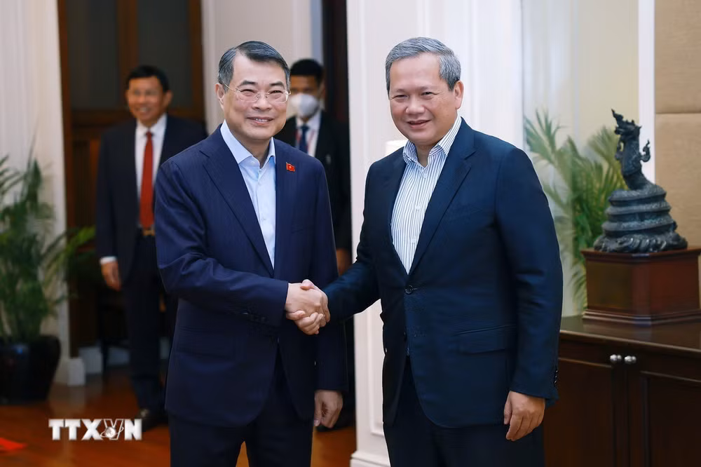 ttxvn_thu-tuong-le-minh-hung-va-thu-tuong-campuchia-hun-manet-lam-viec-1.jpg