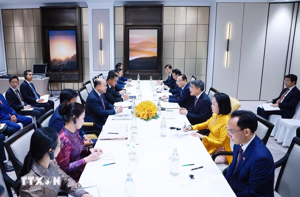 ttxvn_thu-tuong-le-minh-hung-tiep-pho-thu-tuong-chu-tich-hoi-lien-hiep-thanh-nien-campuchia-2.jpg