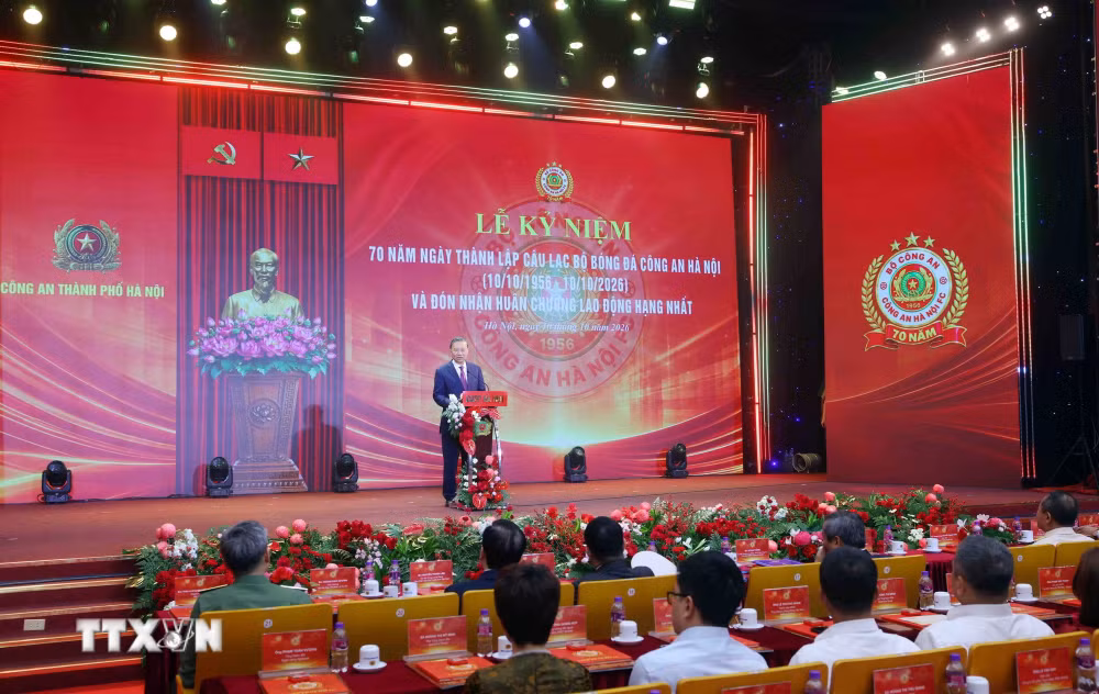 ttxvn_tong-bi-thu-chu-tich-nuoc-du-le-ky-niem-70-nam-ngay-thanh-lap-clb-bong-da-cong-an-ha-noi-4.jpg