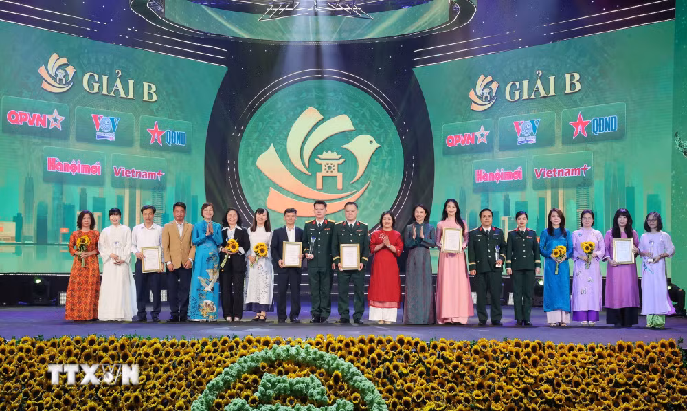 ttxvn_trao-giai-bao-chi-ve-phat-trien-van-hoa-va-xay-dung-nguoi-ha-noi-8676.jpg