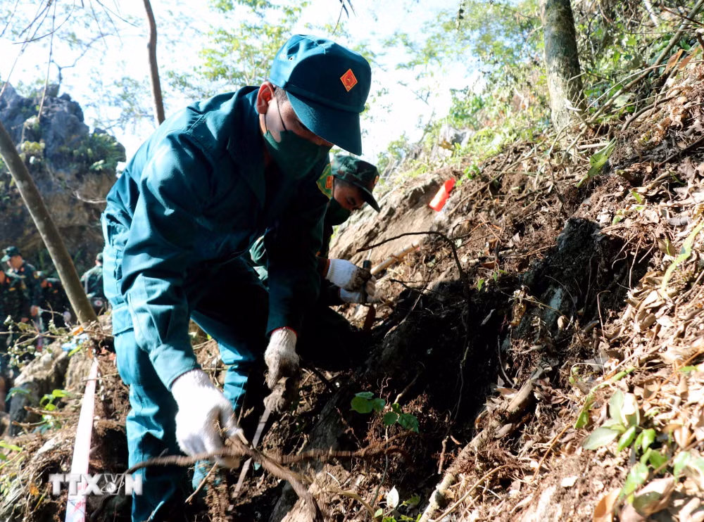 ttxvn_tim-kiem-hai-cot-liet-sy-tuyen-quang.jpg