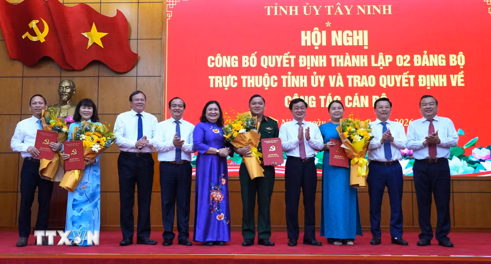 ttxvn_tay-ninh-cong-bo-quyet-dinh-thanh-lap-hai-dang-bo-truc-thuoc-tinh-uy-2.jpg