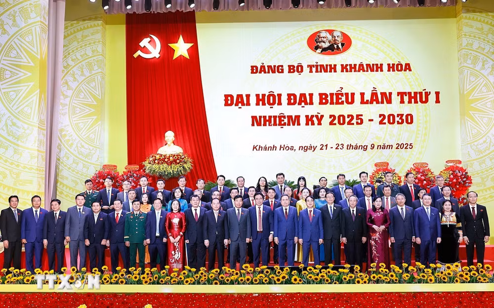 ttxvn-chu-tich-quoc-hoi-dang-bo-tinh-khanh-hoa-16.jpg
