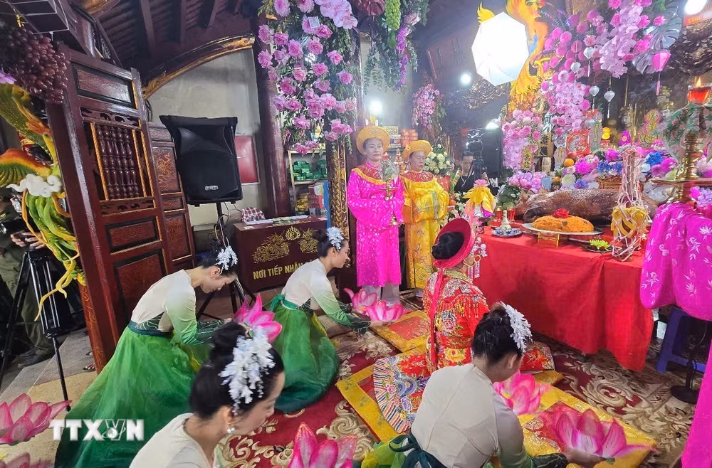 ttxvn_lao-cai-le-hoi-den-doi-co-nam-2025-2.jpg