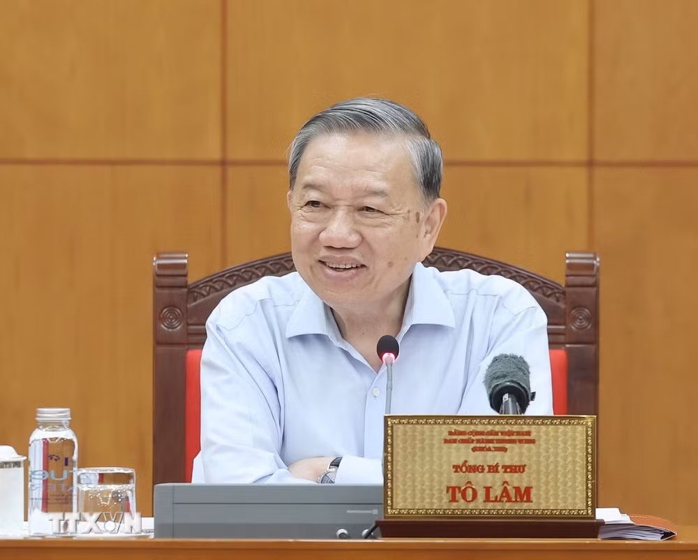 ttxvn-tong-bi-thu-ban-chi-dao-tw-ngay-le-lon-3.jpg