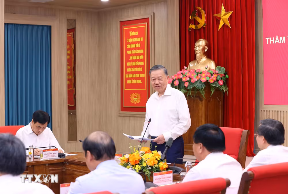 ttxvn-tong-bi-thu-chu-tich-nuoc-tham-va-lam-viec-tai-hoc-vien-chinh-tri-quoc-gia-ho-chi-minh-12.jpg