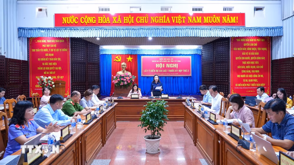 ttxvn_hoi-nghi-lay-y-kien-gop-y-du-thao-luat-xu-ly-vi-pham-hanh-chinh-sua-doi-2.jpg