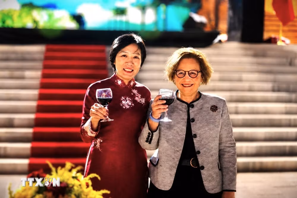 ttxvn-ky-niem-quoc-khanh-tai-tho-nhi-ky.jpg