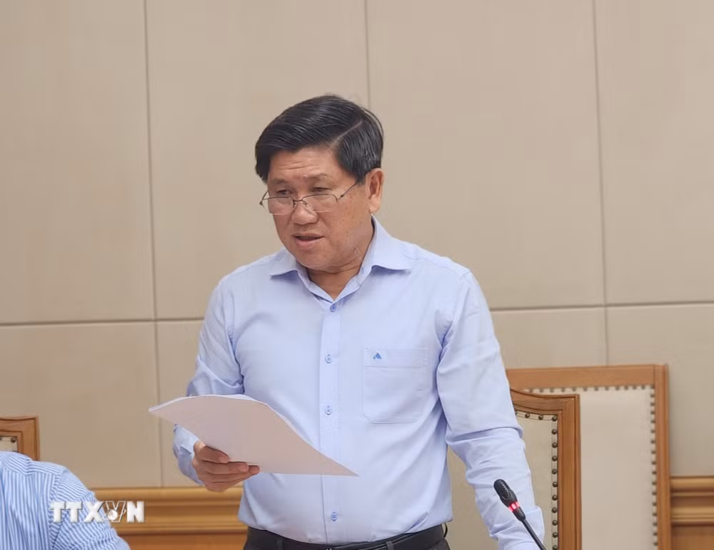 ttxvn-pho-thu-tuong-ho-quoc-dung-chu-tri-hop-ve-du-an-tram-bom-nuoc-tho-vung-tay-nam-song-hau-3.jpg