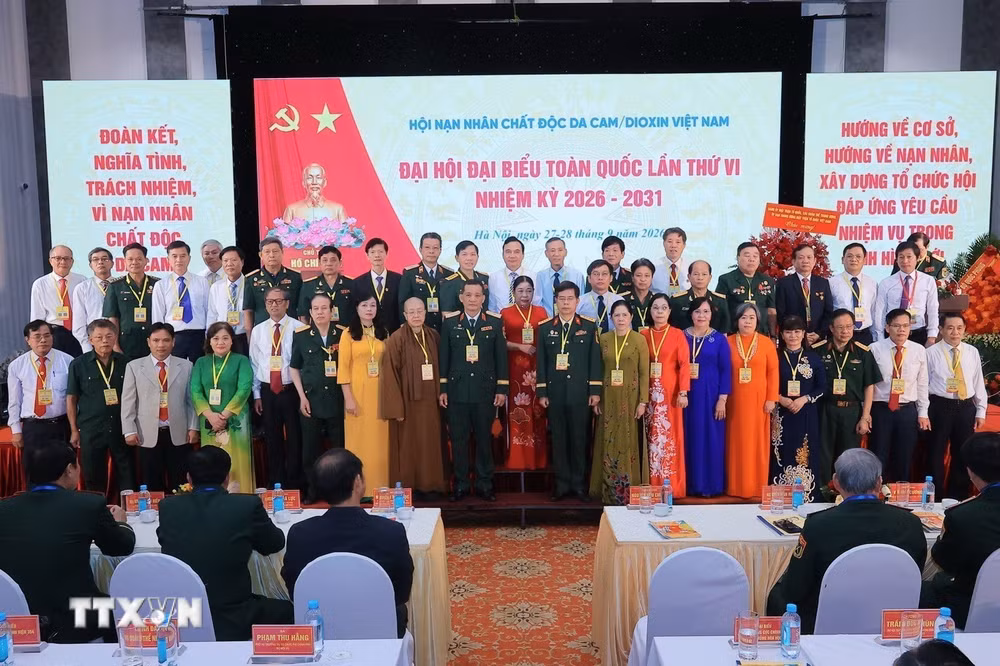 ttxvn_dai-hoi-dai-bieu-toan-quoc-hoi-nan-nhan-chat-doc-da-camdioxin-viet-nam-lan-thu-vi-2.jpg