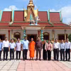 Đoàn công tác thành phố Cần Thơ thăm, chúc mừng chùa chùa Buôl Mum Thnol Thmây nhân dịp Sene Dolta 2026. (Ảnh: Trung Kiên/TTXVN)