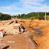 Mưa lớn làm sạt lở, hư hỏng khoảng 1/2 mặt đường và kéo dài khoảng 30m của tuyến đường 1.5 (khu phố 12, phường Phú Thủy) dẫn vào các khu du lịch. (Ảnh: Nguyễn Thanh/TTXVN)