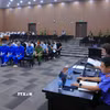Đại diện Viện Kiểm sát công bố bản cáo trạng đối với các bị cáo. (Ảnh: Phạm Kiên/TTXVN)