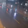 Hình ảnh camera ghi lại ông Toàn đang điều tiết giao thông.