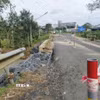 Sạt lở tăng nguy cơ mất an toàn giao thông. (Ảnh: Tuấn Anh/TTXVN)