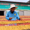 Cơ sở sản xuất nhang Vạn Linh Hương hiện có 3 sản phẩm đạt chuẩn OCOP 4 sao. (Ảnh: Đức Hạnh/TTXVN)
