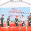 Các đại biểu thực hiện nghi thức khởi công. (Ảnh: TTXVN phát)