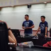 Ông David Zubek và đồng nghiệp giảng bài tại Trường Đại học Kỹ thuật Praha. (Ảnh TTXVN phát)