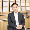 Giáo sư Lưu Thư Minh, Viện trưởng Học viện Môi trường, Đại học Thanh Hoa (Trung Quốc), trả lời phỏng vấn phóng viên TTXVN tại Trung Quốc. (Ảnh: Công Tuyên/TTXVN)