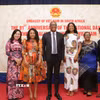 Đại sứ Việt Nam tại Nam Phi Nguyễn Trọng Kiên và phu nhân cùng Thứ trưởng trực thuộc Phủ Tổng thống Nam Phi Kenneth Morolong và các khách mời danh dự tại buổi lễ. (Ảnh: Đặng Huyền/TTXVN)