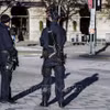 Cảnh sát Thụy Điển gác tại Quảng trường Gustaf Adolfs, trung tâm thủ đô Stockholm. (Ảnh tư liệu: AFP/TTXVN)