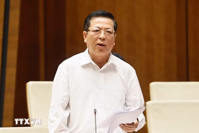 Bộ trưởng Bộ Xây dựng Trần Hồng Minh phát biểu giải trình, làm rõ một số vấn đề đại biểu Quốc hội nêu. (Ảnh: Doãn Tấn/TTXVN)