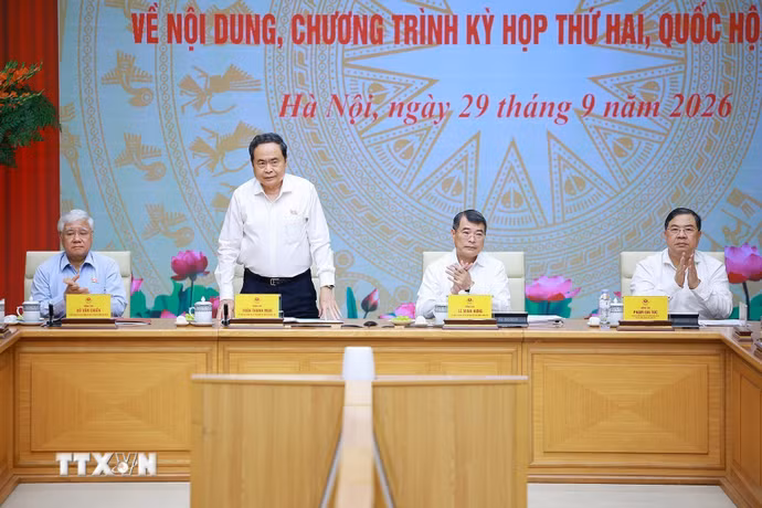 Thủ tướng Lê Minh Hưng và Chủ tịch Quốc hội Trần Thanh Mẫn đồng chủ trì Hội nghị Ban Thường vụ Đảng ủy Chính phủ và Ban Thường vụ Đảng ủy Quốc hội. (Ảnh: Dương Giang/TTXVN)