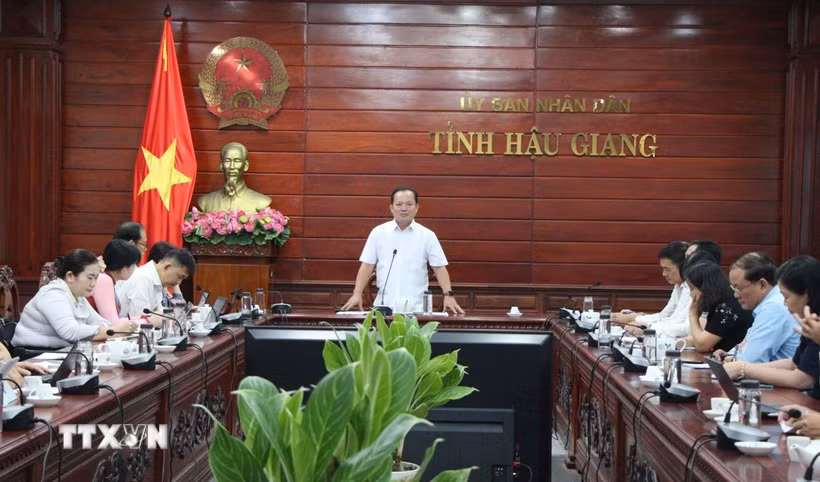 Ông Nguyễn Văn Hòa, Phó Chủ tịch Ủy ban Nhân dân tỉnh Hậu Giang phát biểu tại hội nghị. (Ảnh: Nguyễn Hằng/TTXVN)