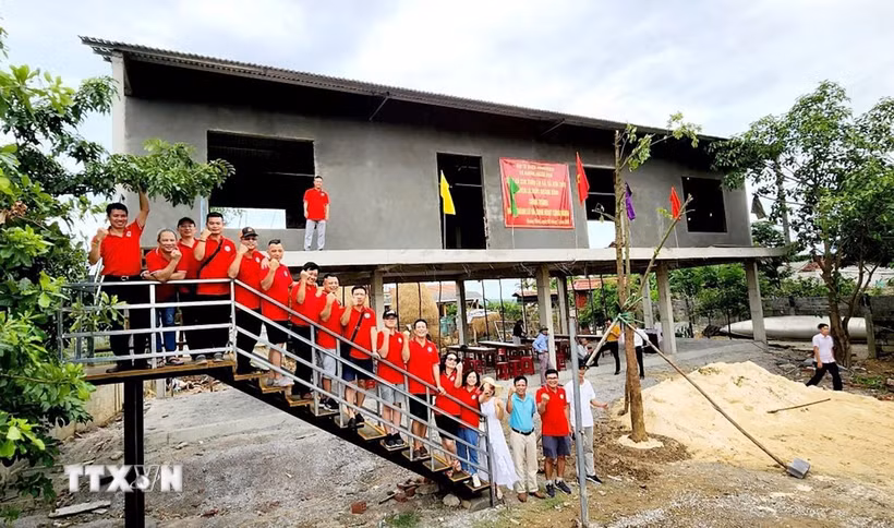 Nhà chống lũ cộng đồng được xây dựng ở Quảng Trị là nơi tránh trú an toàn của người dân vào mùa mưa lũ. (Ảnh: TTXVN phát)