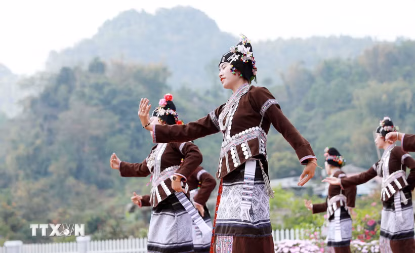 Trang phục truyền thống của đồng bào Lự ở Lai Châu. (Ảnh: Việt Dũng/TTXVN)