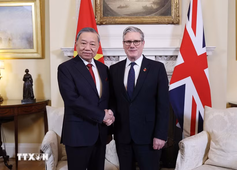 Tổng Bí thư Tô Lâm và Thủ tướng Liên hiệp Vương quốc Anh và Bắc Ireland Keir Starmer. (Ảnh: Thống Nhất/TTXVN)