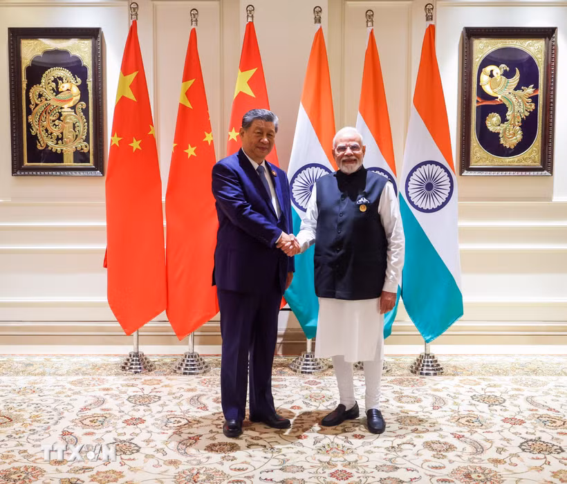 Thủ tướng Ấn Độ Narendra Modi và Chủ tịch Trung Quốc Tập Cận Bình tại cuộc hội đàm bên lề Hội nghị thượng đỉnh BRICS ở New Delhi, Ấn Độ ngày 12/9/2026. (Ảnh: ANI/TTXVN phát)