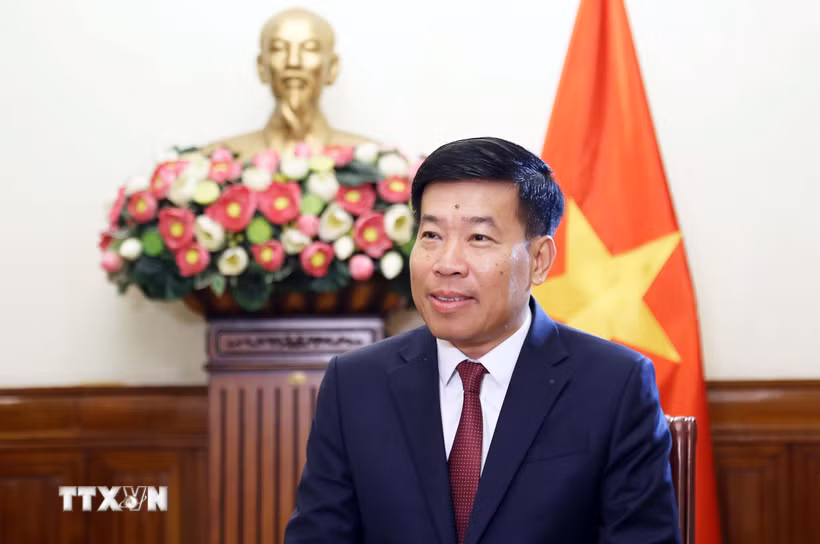 Thứ trưởng Bộ Ngoại giao Nguyễn Mạnh Cường trả lời báo chí trước chuyến thăm cấp Nhà nước tới Lào của Tổng Bí thư Tô Lâm và chuyến công tác của Thủ tướng Phạm Minh Chính tới Lào. (Ảnh: An Đăng/TTXVN)