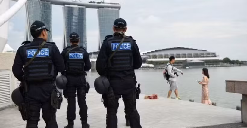 Cảnh sát Singapore bảo vệ khu vực trung tâm Vịnh Marina. (Nguồn: channelnewsasia)