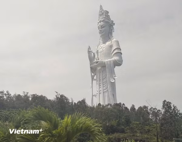 Đến Quảng Ngãi, chiêm bái tượng Phật Quan Âm cao nhất Việt Nam