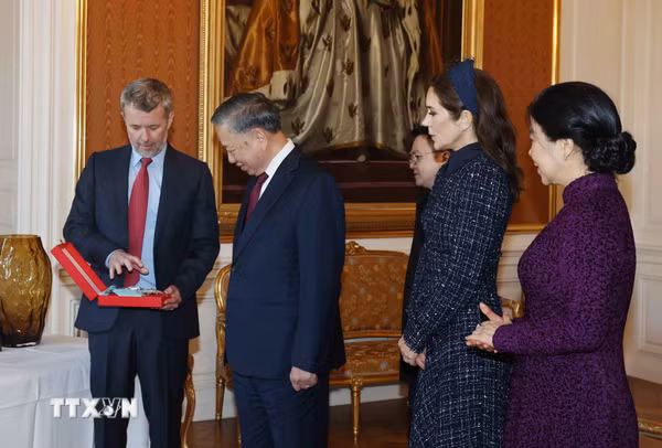 Tổng Bí thư, Chủ tịch nước Tô Lâm nhận Huân chương của Vương quốc Đan Mạch