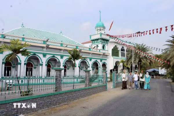 Làng Chăm Châu Phong: Điểm đến hấp dẫn trên hành lang du lịch sông Mekong
