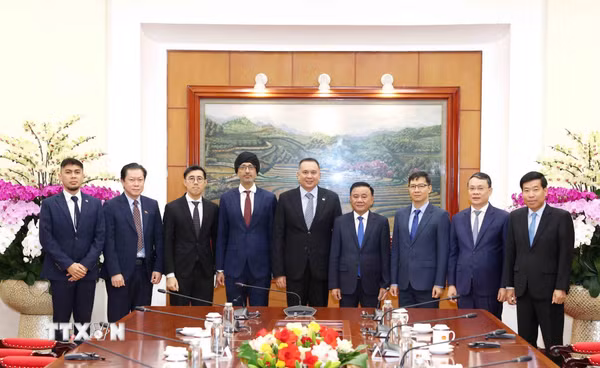 Thường trực Ban Bí thư tiếp đoàn Cục Công vụ Singapore về hợp tác giáo dục