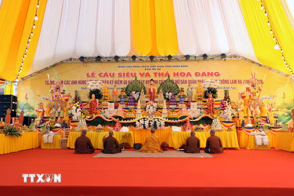 Ninh Bình tưởng niệm ngày hy sinh của 10 nữ dân quân pháo phòng không Lam Hạ