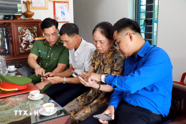 Nhiều cách làm linh hoạt, thu hẹp khoảng cách số cho công dân ở Ninh Bình