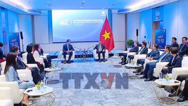 Thủ tướng Lê Minh Hưng tiếp Giám đốc điều hành WEF 