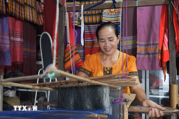 Phát huy di sản dệt thổ cẩm gắn với phát triển du lịch cộng đồng ở Nghệ An