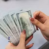 Chuyển từ 1.000 USD ra nước ngoài phải báo cáo. (Ảnh: Vietnam+)