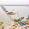 Dự án cầu Hồng Hà đang được các nhà thầu với đẩy nhanh tiến độ thi công. (Ảnh: Việt Hùng/Vietnam+)