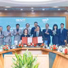 Phó Tổng Giám đốc BIDV Trần Long và Chủ tịch Hội đồng quản trị TTC AgriS Đặng Huỳnh Ức My đại diện hai đơn vị ký thoả thuận hợp tác toàn diện. (Ảnh: Vietnam+)