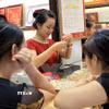 Giá vàng miếng SJC tăng 1 triệu đồng phiên chiều nay theo thế giới. (Ảnh: Vietnam+)