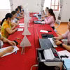 Ngay sau ngày 1/7 mô hình chính quyền địa phương 2 cấp chính thức đi vào hoạt động, Ngân hàng Chính sách xã hội chỉ đạo chi nhánh Ngân hàng Chính sách xã hội các tỉnh, thành phố duy trì thực hiện ngay việc giao dịch giải ngân thuận lợi cho người dân. (Ảnh: Vietnam+)