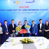 Lễ ký kết thỏa thuận hợp tác giữa VietinBank và FinViet. (Ảnh: Vietnam+)