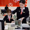 Lãi suất huy động chịu áp lực tăng. (Ảnh: Vietnam+)